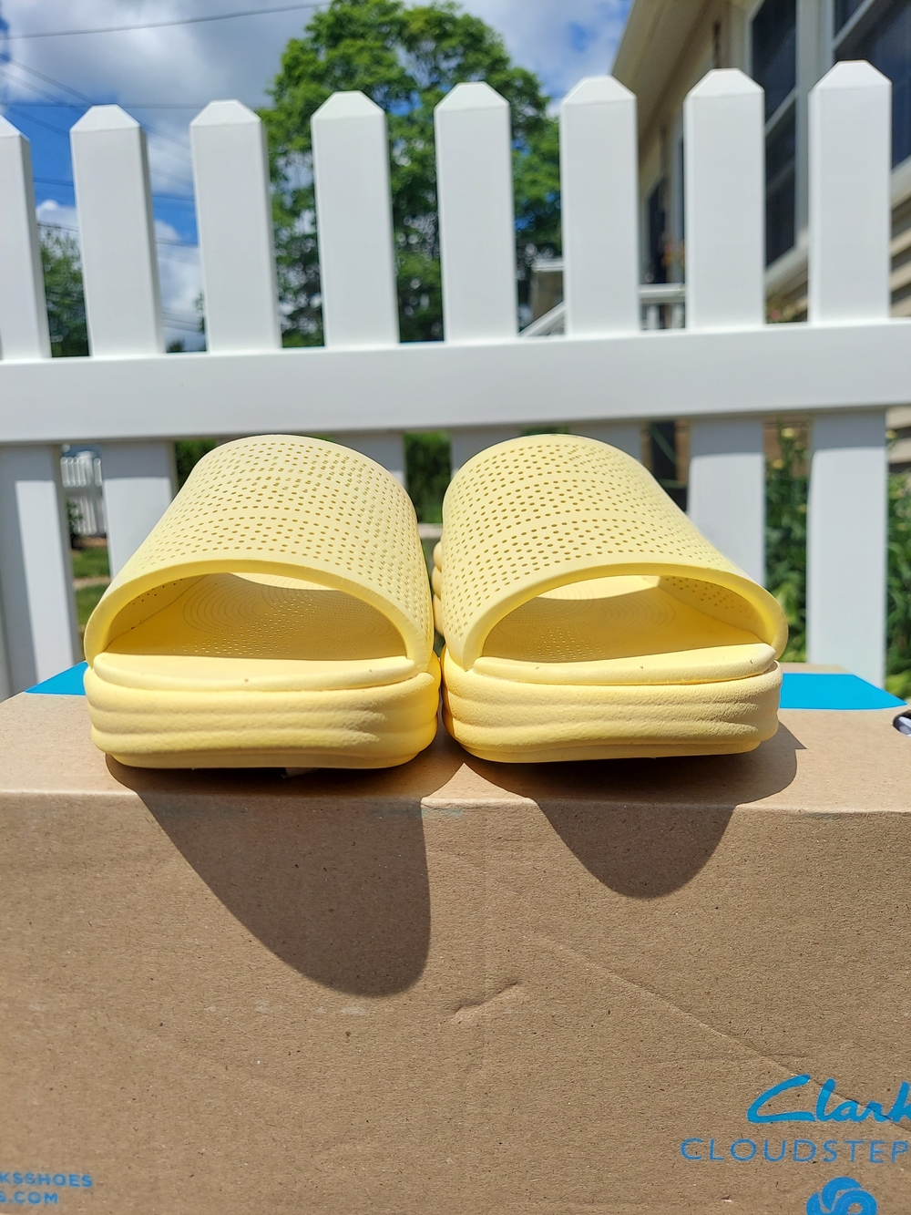 Clarks Cloudsteppers Pastel Yellow Slide Sandals Women's Size 8M NWT Athleisure - Picture 9 of 12